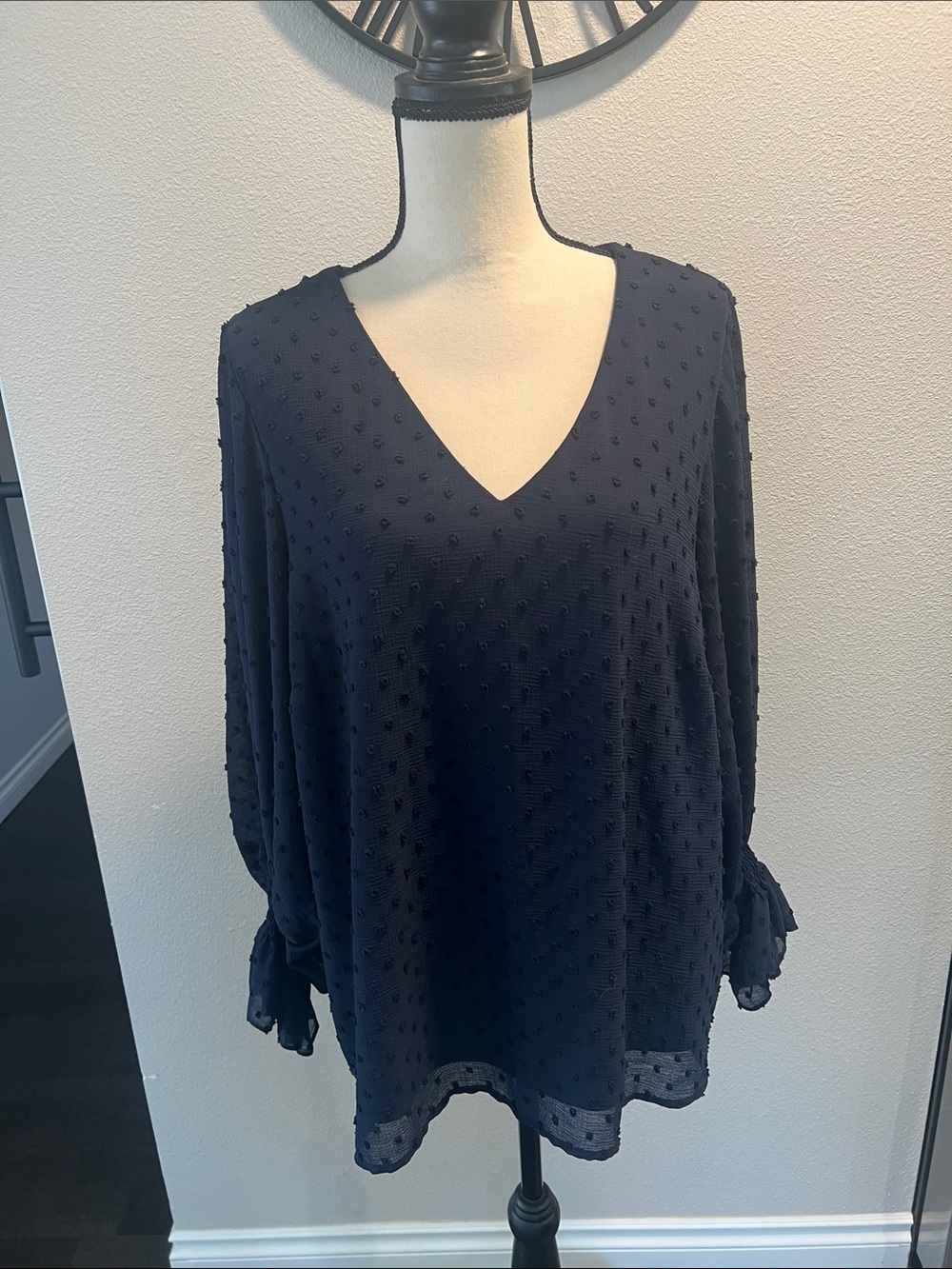 Vince Camuto Women's Navy Textured V-Neck Blouse XL